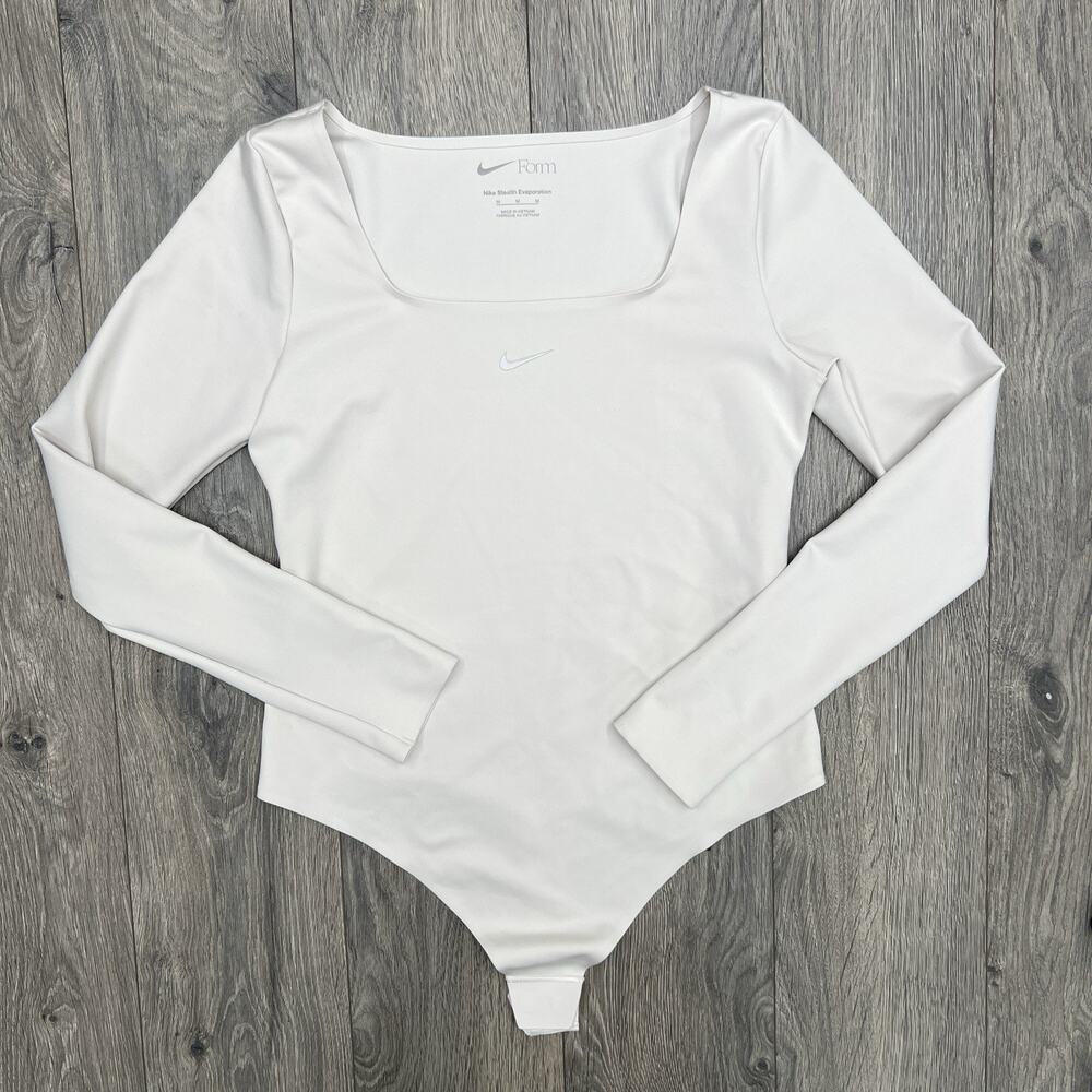 Nike Form Bodysuit Size Medium Womens Light Orewood Brown Beige Long Sleeve $80
